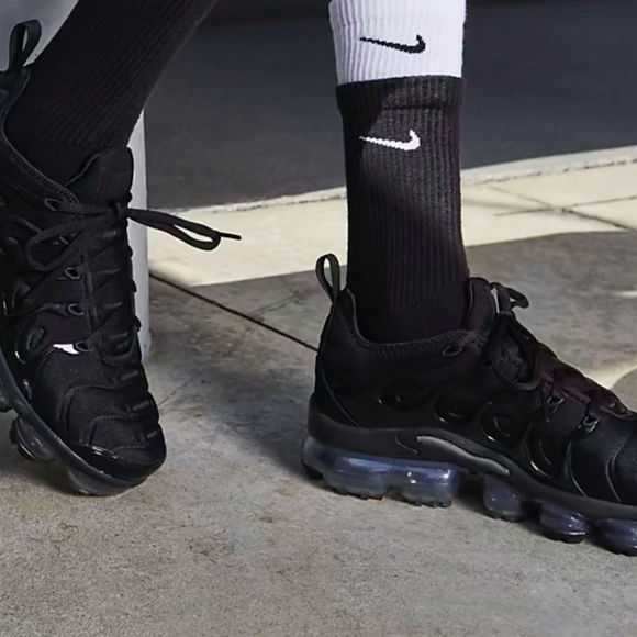 Nike Air Vapormax Plus Triple Black - Picture 6 of 10